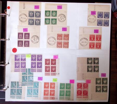1900-59 Collections de blocs de 4 coins-datés ou