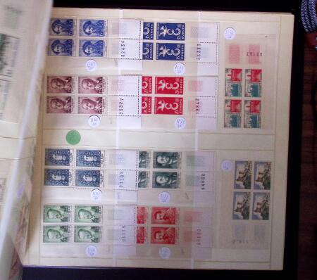 1900-59 Collections de blocs de 4 coins-datés ou