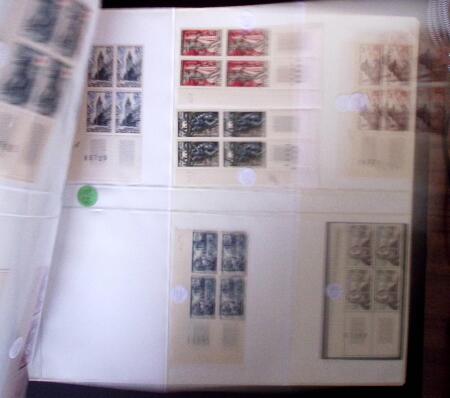 1900-59 Collections de blocs de 4 coins-datés ou