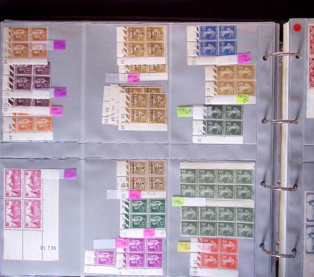 1900-59 Collections de blocs de 4 coins-datés ou