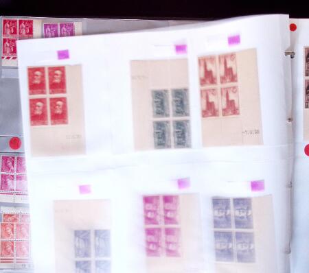 1900-59 Collections de blocs de 4 coins-datés ou