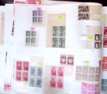 1900-59 Collections de blocs de 4 coins-datés ou