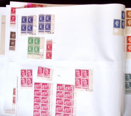 1900-59 Collections de blocs de 4 coins-datés ou