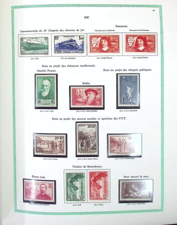 1933-2013, Collection de neufs en 11 classeurs et quatre