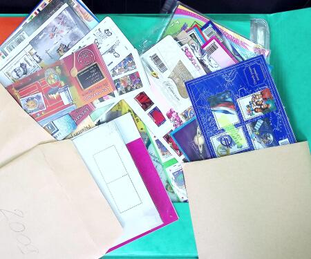 1933-2013, Collection de neufs en 11 classeurs et quatre