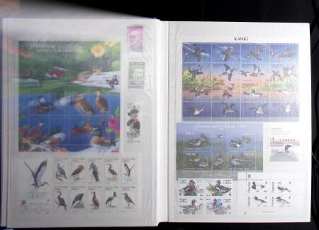 1989-1999 Mint nh collection of DUCKS in 2 stockbooks,
