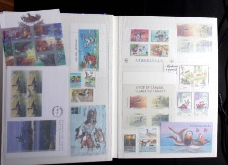 1989-1999 Mint nh collection of DUCKS in 2 stockbooks,