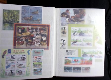 1989-1999 Mint nh collection of DUCKS in 2 stockbooks,