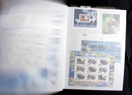 1989-1999 Mint nh collection of DUCKS in 2 stockbooks,