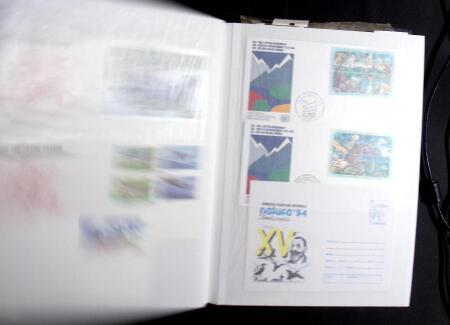 1989-1999 Mint nh collection of DUCKS in 2 stockbooks,