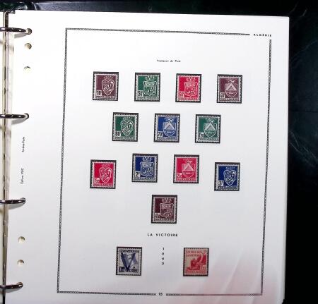 1924-2015 Collection de timbres d'Algérieen 4 albums,