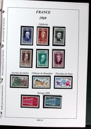 1960-2005 Collection en 4 classeurs neufs, montée sur
