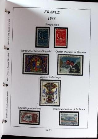 1960-2005 Collection en 4 classeurs neufs, montée sur