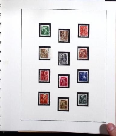 1919-23 OCCUPATIONS: Specialised collection in two