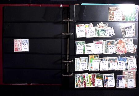 1942-94, Collection de neuf sans charnière en un album,
