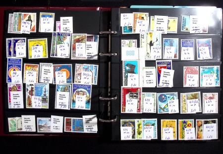 1942-94, Collection de neuf sans charnière en un album,