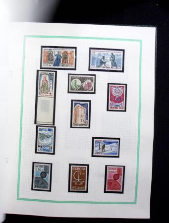 1932-95 Collection en timbres neufs sans charnière,