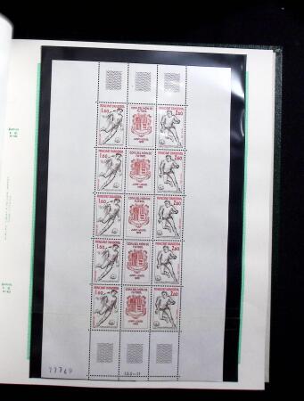 1932-95 Collection en timbres neufs sans charnière,