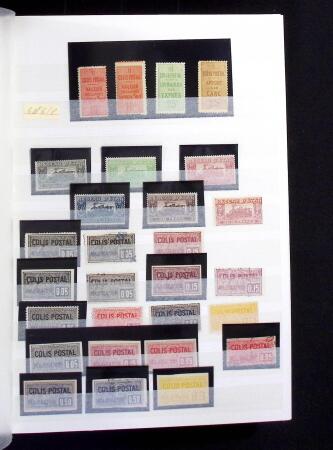 1900-59 Collection de neufs et oblitérés en 4 classeurs,