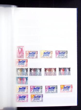 1900-59 Collection de neufs et oblitérés en 4 classeurs,