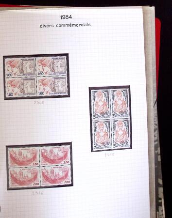 1979-89 Timbres neufs de France par multiples pour