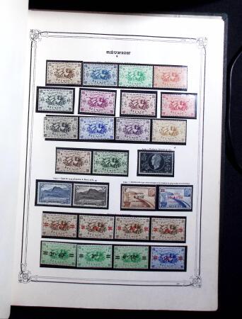 1885-1975 Belle collection de la Réunion en deux albums,