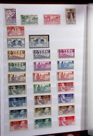 1892-1950 Collection surtout de neufs d'Afrique en 3