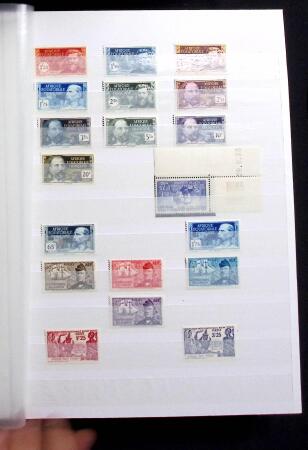 1892-1950 Collection surtout de neufs d'Afrique en 3