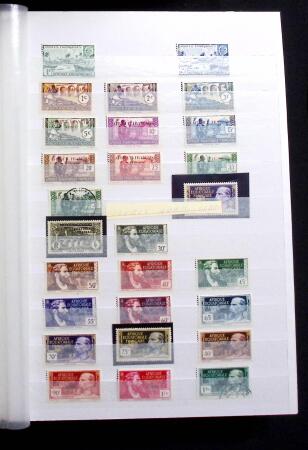 1892-1950 Collection surtout de neufs d'Afrique en 3