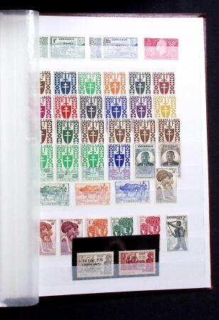 1892-1950 Collection surtout de neufs d'Afrique en 3