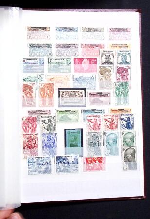 1892-1950 Collection surtout de neufs d'Afrique en 3