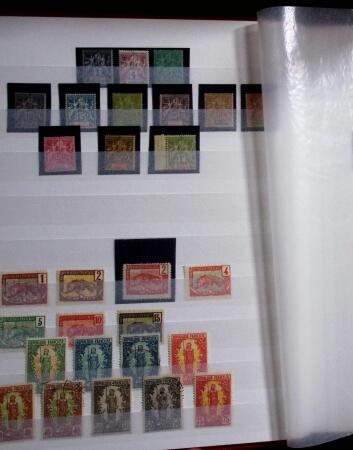 1892-1950 Collection surtout de neufs d'Afrique en 3