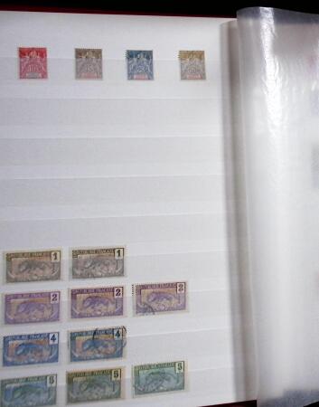 1892-1950 Collection surtout de neufs d'Afrique en 3