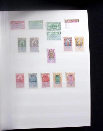 1892-1950 Collection surtout de neufs d'Afrique en 3