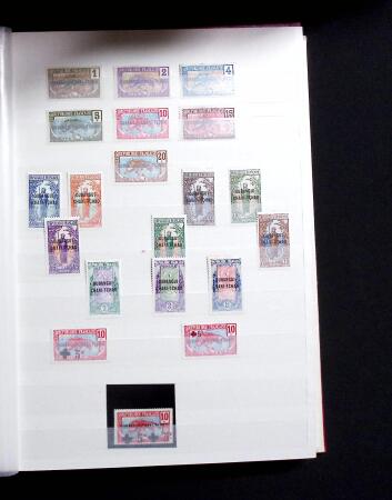 1892-1950 Collection surtout de neufs d'Afrique en 3