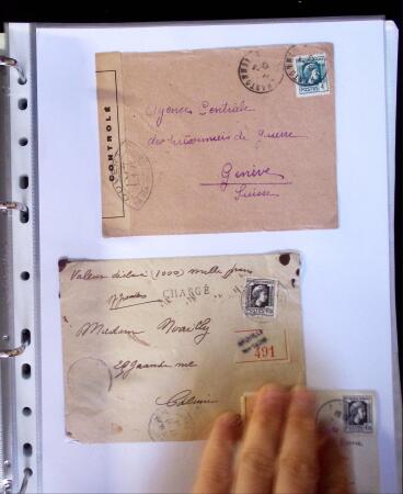 1941-1946 Classeur blanc contenant environs 300 plis