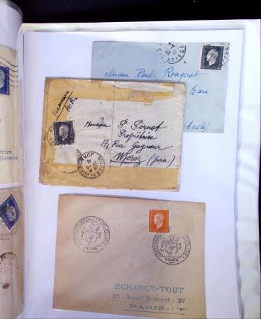 1941-1946 Classeur blanc contenant environs 300 plis