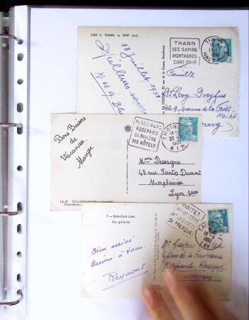Classeur Vert contenant environs 200 lettres et cartes