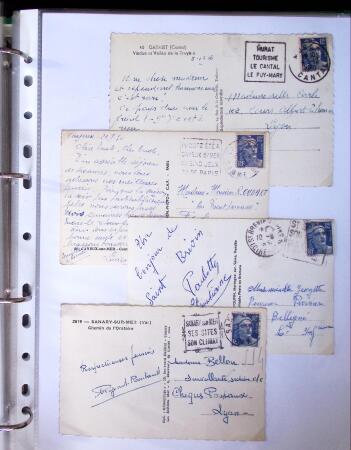 Classeur Vert contenant environs 200 lettres et cartes