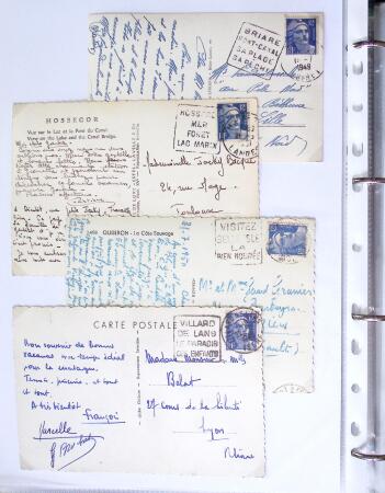 Classeur Vert contenant environs 200 lettres et cartes