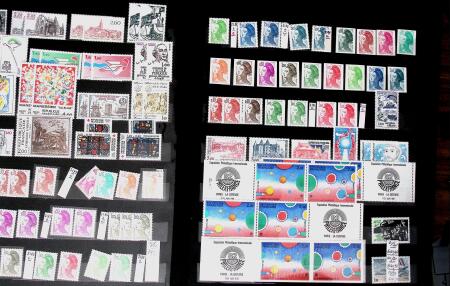 1969-2002 Collection de neufs agrémentée de nombreux