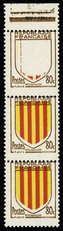 N°1046 en bande de 3 avec variété timbre du haut