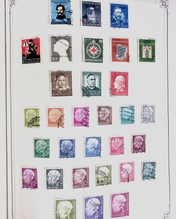 1849-1980 19 gros albums d'une collection mondialiste