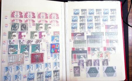 1900-1989 Stock surtout de neufs dont n°256 deux feuillets