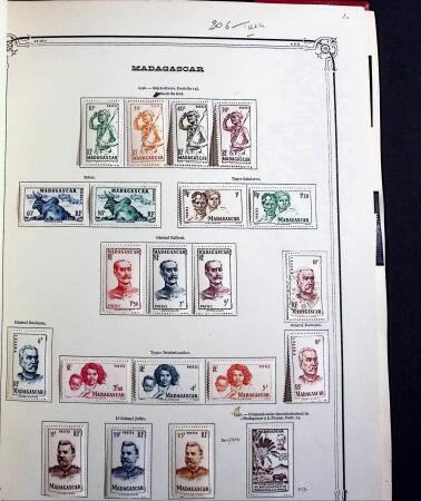 1885-1945 Collection de colonies en 12 classeurs et