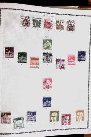 1850-2000 41 gros classeurs d'une collection mondialiste