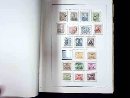 1919-2002, Attractive collection of Poland mounted