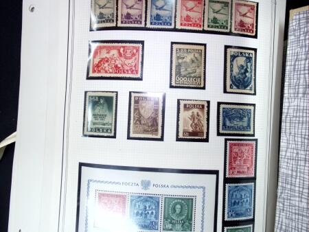 1919-2002, Attractive collection of Poland mounted
