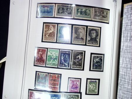 1919-2002, Attractive collection of Poland mounted