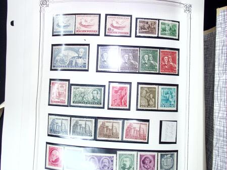 1919-2002, Attractive collection of Poland mounted